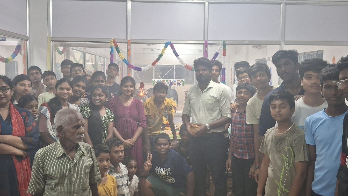 Moon Academy students and faculty together at Maduravoyal, Chennai
